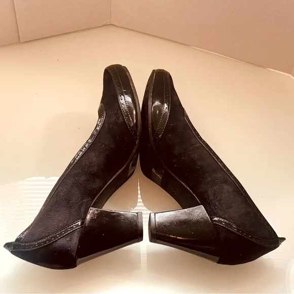 CLARKS Black Leather Sz 9M Slip on Block heels Trim Accent Comfy Career Pumps - Picture 2 of 9